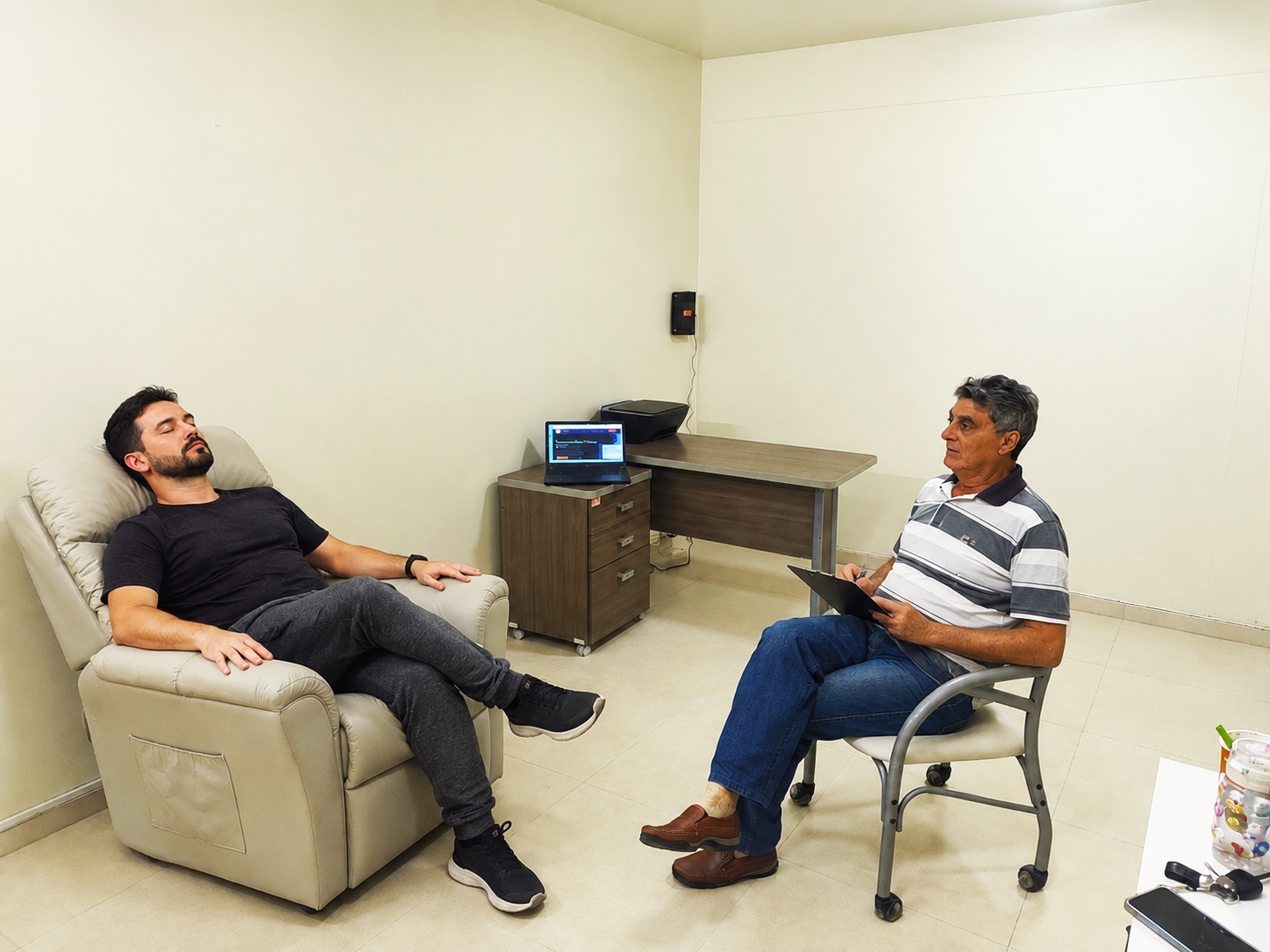 Antônio Hoffmann em atendimento na clínica